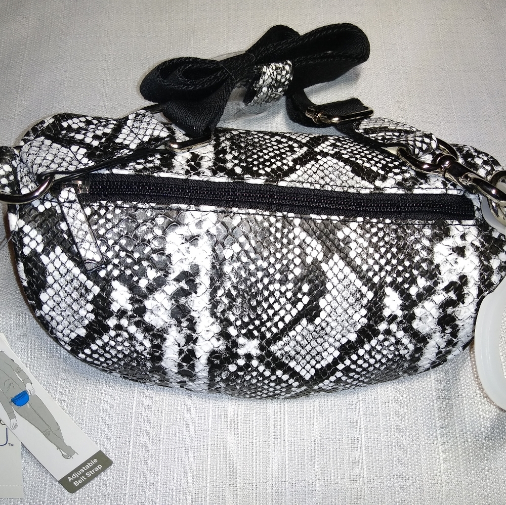 Women's snakeskin fannypack